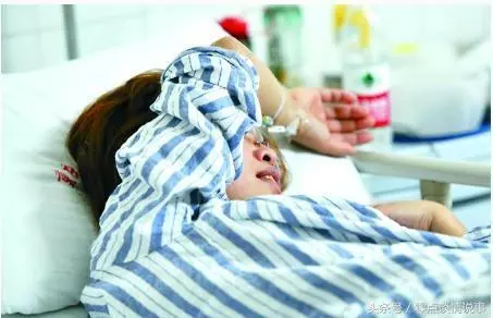 嫁入豪門一年,公公偷偷塞給我四十萬,我委屈妥協,事後決定離婚
