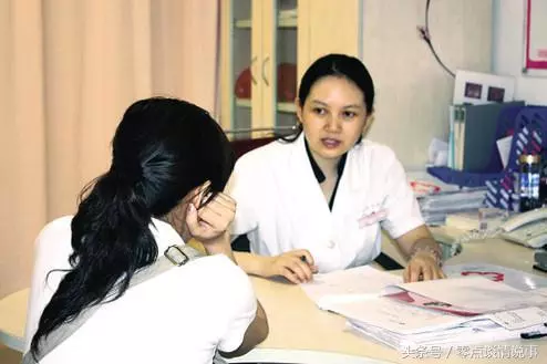 嫁入豪門一年,公公偷偷塞給我四十萬,我委屈妥協,事後決定離婚
