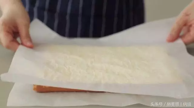只要「卷一卷」,馬上粉嫩爆棚!教你卷出一個櫻桃奶油豎層蛋糕