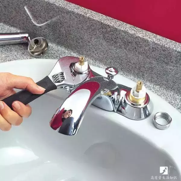 不知道就真的虧大了!水龍頭漏水了怎麼辦啊?教 你這一招,不用再花錢找師傅修理了啦!