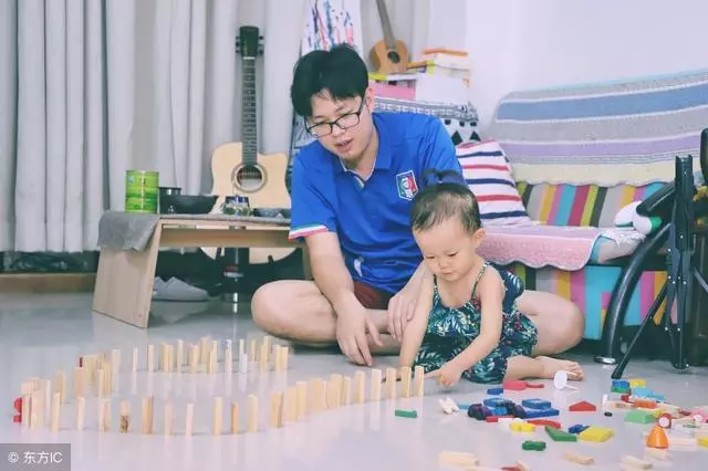 父親寫給兒子的信:坐著學習 站著做人 將來不用跪著求人