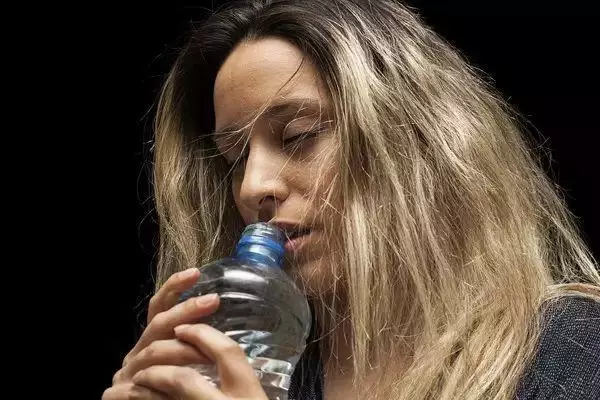 身體缺水12個症狀你中了幾個?秋天太乾燥,趕緊好好喝水吧!
