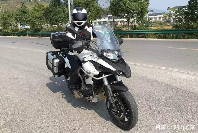 如果你愛一個男人,請給他一台摩托車,反之也可,最好是大排
