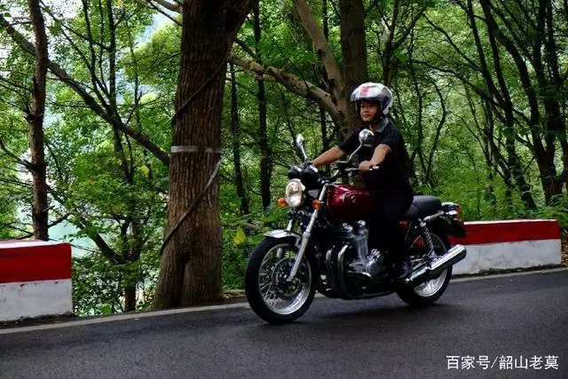 如果你愛一個男人,請給他一台摩托車,反之也可,最好是大排