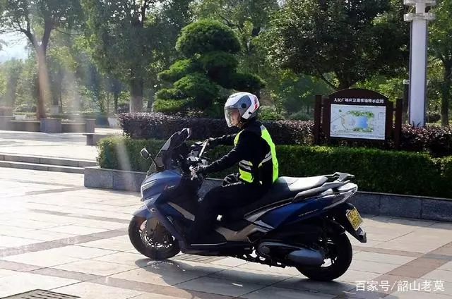 如果你愛一個男人,請給他一台摩托車,反之也可,最好是大排