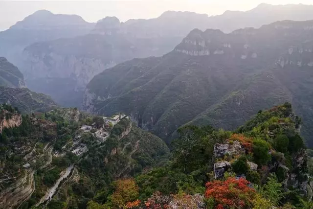 岳飛的後代為避世在太行深處建了一個世外桃源——岳家寨