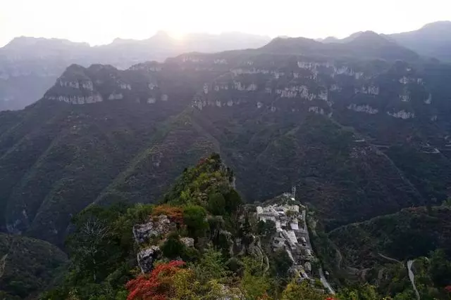 岳飛的後代為避世在太行深處建了一個世外桃源——岳家寨