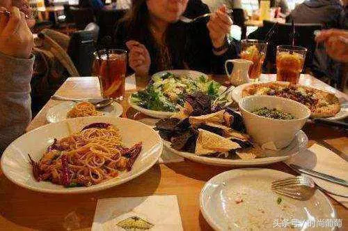 小叔子請我們吃飯,全程尊我長嫂如母,回家我就把銀行卡密碼改了