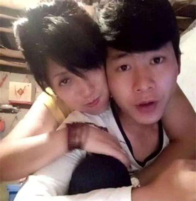 40歲婦女的二婚丈夫才19歲,兩人站一起像母子,婚後男孩很黏她