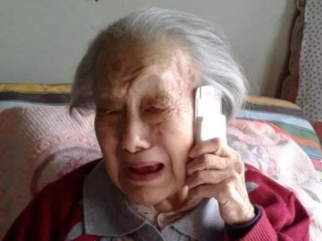 母親生病我寄1萬,接到母親的電話後,我決定和妻子提出離婚