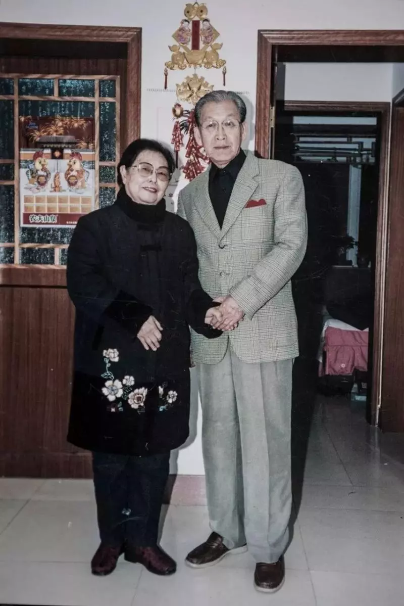 愛的力量：相愛80年 彌留之際深情一吻 老伴奇蹟痊癒