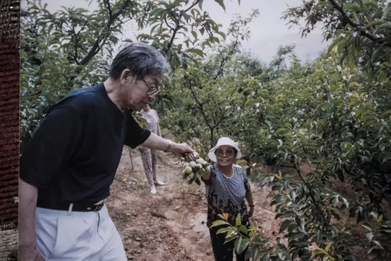 愛的力量：相愛80年 彌留之際深情一吻 老伴奇蹟痊癒