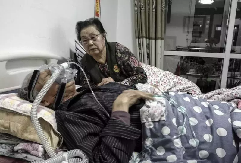 愛的力量：相愛80年 彌留之際深情一吻 老伴奇蹟痊癒