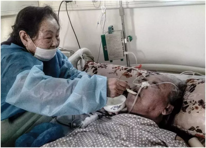 愛的力量：相愛80年 彌留之際深情一吻 老伴奇蹟痊癒