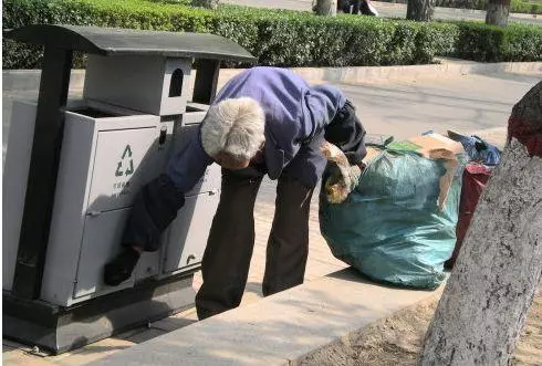 老公是上市公司老闆,婆婆卻天天撿瓶子賣,聽鄰居的話俺差點吐血