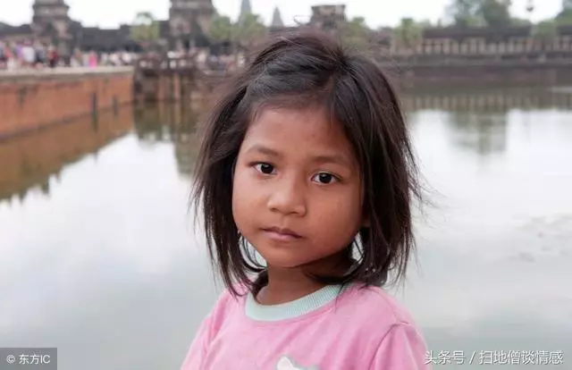 婆婆,不錯我是個孤兒,但你不要看不起我,不跟你兒子過我也能活