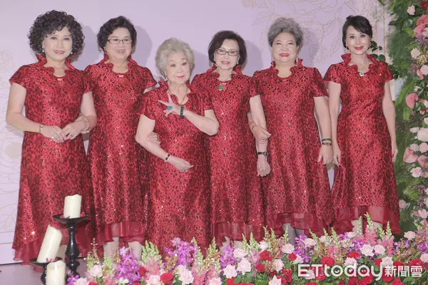 世紀婚禮最催淚!85歲素珠阿姨重情義「跛腳繞全場」 ,記憶力衰退卻「不忘他們」內幕惹淚崩!