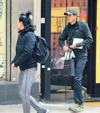 結婚32年恩愛如初!周潤發「曾對妻子說不會結婚」 如今兩人相知相惜一路走來:牽手共度平淡的餘生