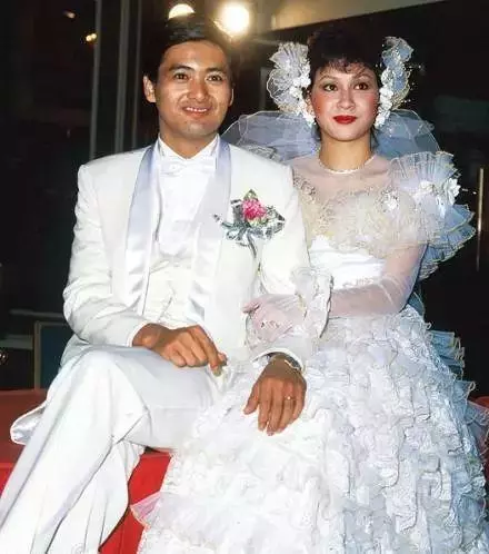 結婚32年恩愛如初!周潤發「曾對妻子說不會結婚」 如今兩人相知相惜一路走來:牽手共度平淡的餘生