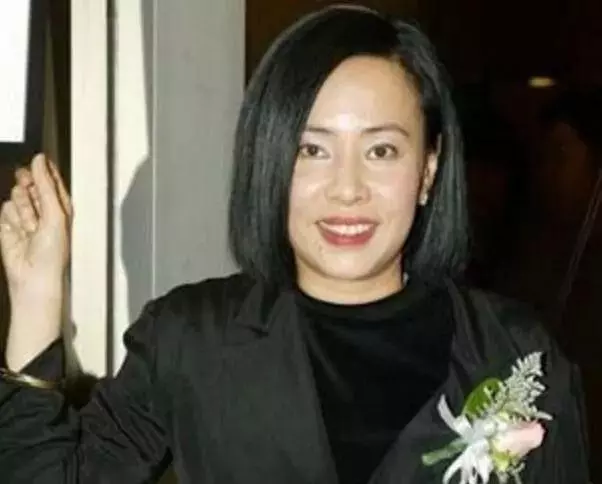 結婚32年恩愛如初!周潤發「曾對妻子說不會結婚」 如今兩人相知相惜一路走來:牽手共度平淡的餘生