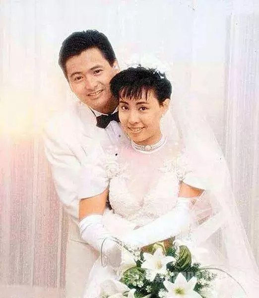 結婚32年恩愛如初!周潤發「曾對妻子說不會結婚」 如今兩人相知相惜一路走來:牽手共度平淡的餘生