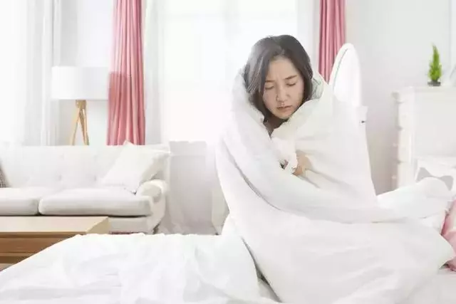 手腳冰涼的人有救了!7招讓你暖上整個秋冬
