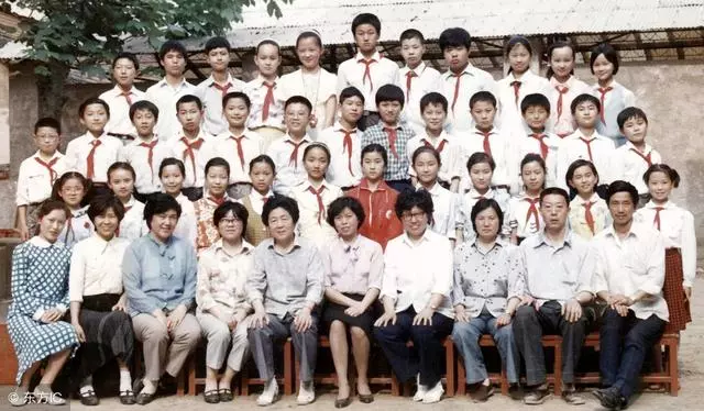 別人落難,你拼了命地幫;自己落難,別人拼了命地笑,這就是人生