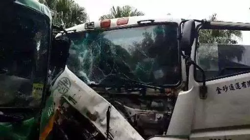 貨櫃車疑逆向撞砂石車!駕駛受困獲救