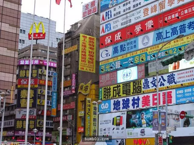 原本被罵只會出張嘴批評台灣市容醜的網友,他最後把「台灣招牌放到巴黎地標」時大家都閉嘴了!