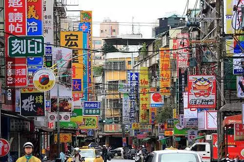 原本被罵只會出張嘴批評台灣市容醜的網友,他最後把「台灣招牌放到巴黎地標」時大家都閉嘴了!