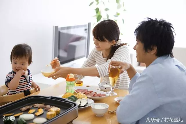 我生下女兒,婆婆百般疼愛,5歲侄子無意中一話,我情緒失控