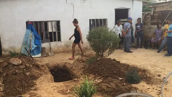委內瑞拉通膨嚴重 窮到自己挖洞葬死者