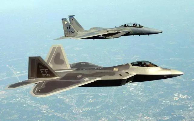 咋回事?俄羅斯36架轟炸機齊出動!美軍心裡沒底40架戰機急飛盟國