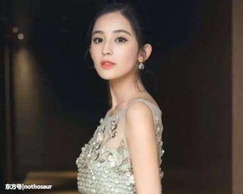 娛樂圈來自新疆的4大美女:迪麗熱巴當下最火,第四讓人意想不到