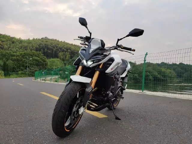光陽全新街車,搭載川崎原裝發動機,時速160,售價39800元