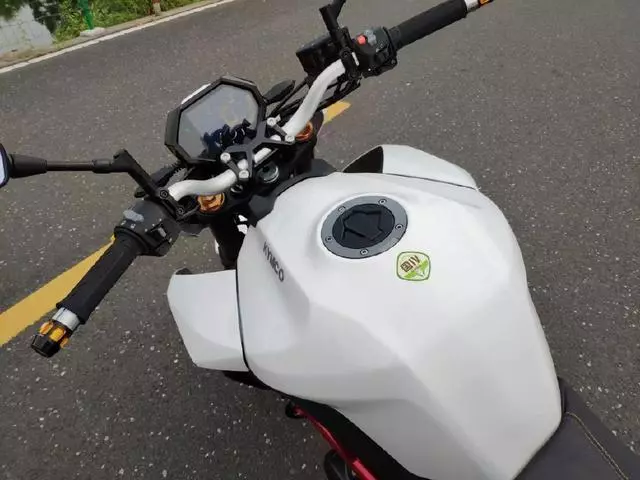 光陽全新街車,搭載川崎原裝發動機,時速160,售價39800元