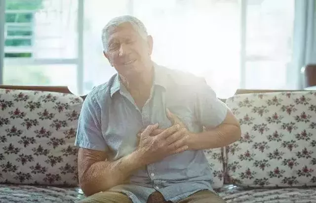離死亡最近的動作,毀血管、傷膝蓋、致老痴……比抽菸酗酒還危險!