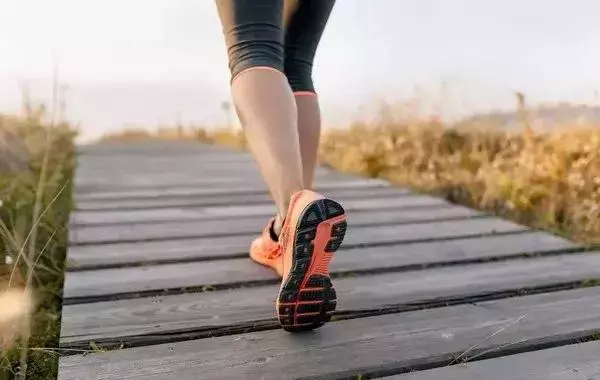 離死亡最近的動作,毀血管、傷膝蓋、致老痴……比抽菸酗酒還危險!