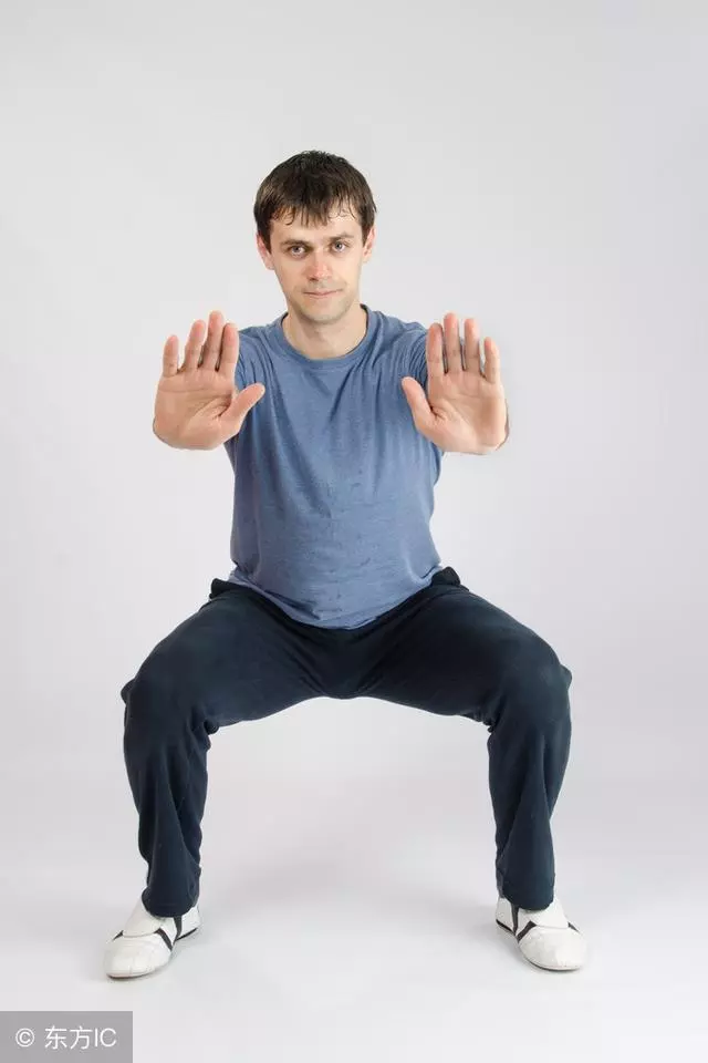下蹲5分鐘,等於步行1小時!教你幾種蹲法,鍛鍊全身