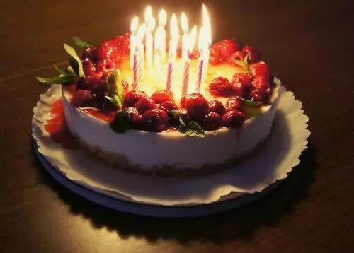 兒子生日岳母給個大紅包,吃飯時兒子玩岳母手機,聽語音我掀了桌