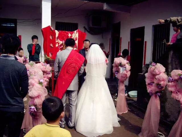 小叔子結婚,我給1000,他一個勁的感謝,回到家後我無語了