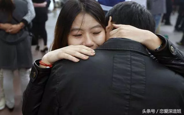單身小叔子借我十萬元,老公去世後,他的報恩方式讓我夜不能眠