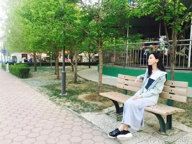 單身小叔子借我十萬元,老公去世後,他的報恩方式讓我夜不能眠