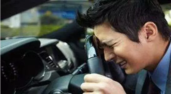 父親車禍去世,他臨終手指著家的方向,後來我與老婆去了民政局