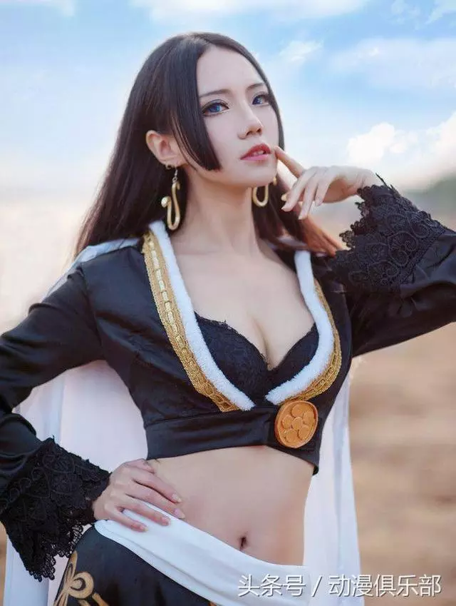 海賊王:海賊真人版你見過沒?baby-5神還原,娜美身材比原版好!