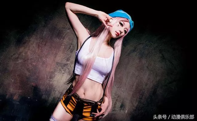 海賊王:海賊真人版你見過沒?baby-5神還原,娜美身材比原版好!
