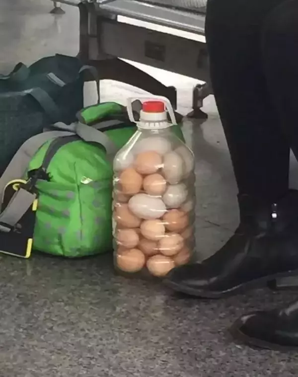 妹子,今天風那麼大,快找個地方躲一下吧,,沒想到下一秒竟然…都別攔我,我要娶個這樣子的姑娘