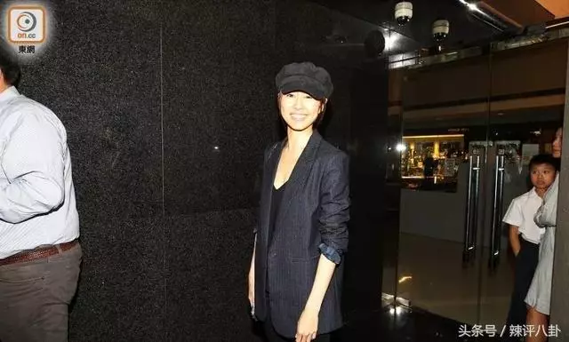陳展鵬大婚傷透胡定欣,因愛生恨解約無線,效仿阿佘不屑視後寶座
