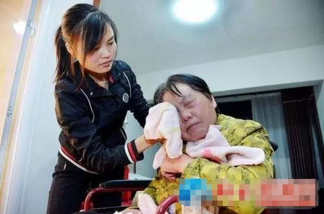 我出國五年賺了六百萬,回來看到家裡狀況,羞愧送給嫂子一套房