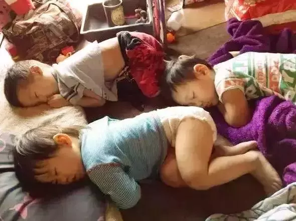 輕鬆一刻!這些突然「斷電」的萌娃簡直笑死人啦~